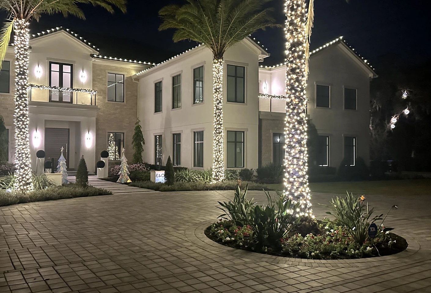 Lake Nona Christmas Light Installation
